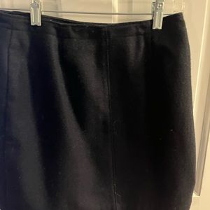 Gap women’s size 2 navy wrap skirt